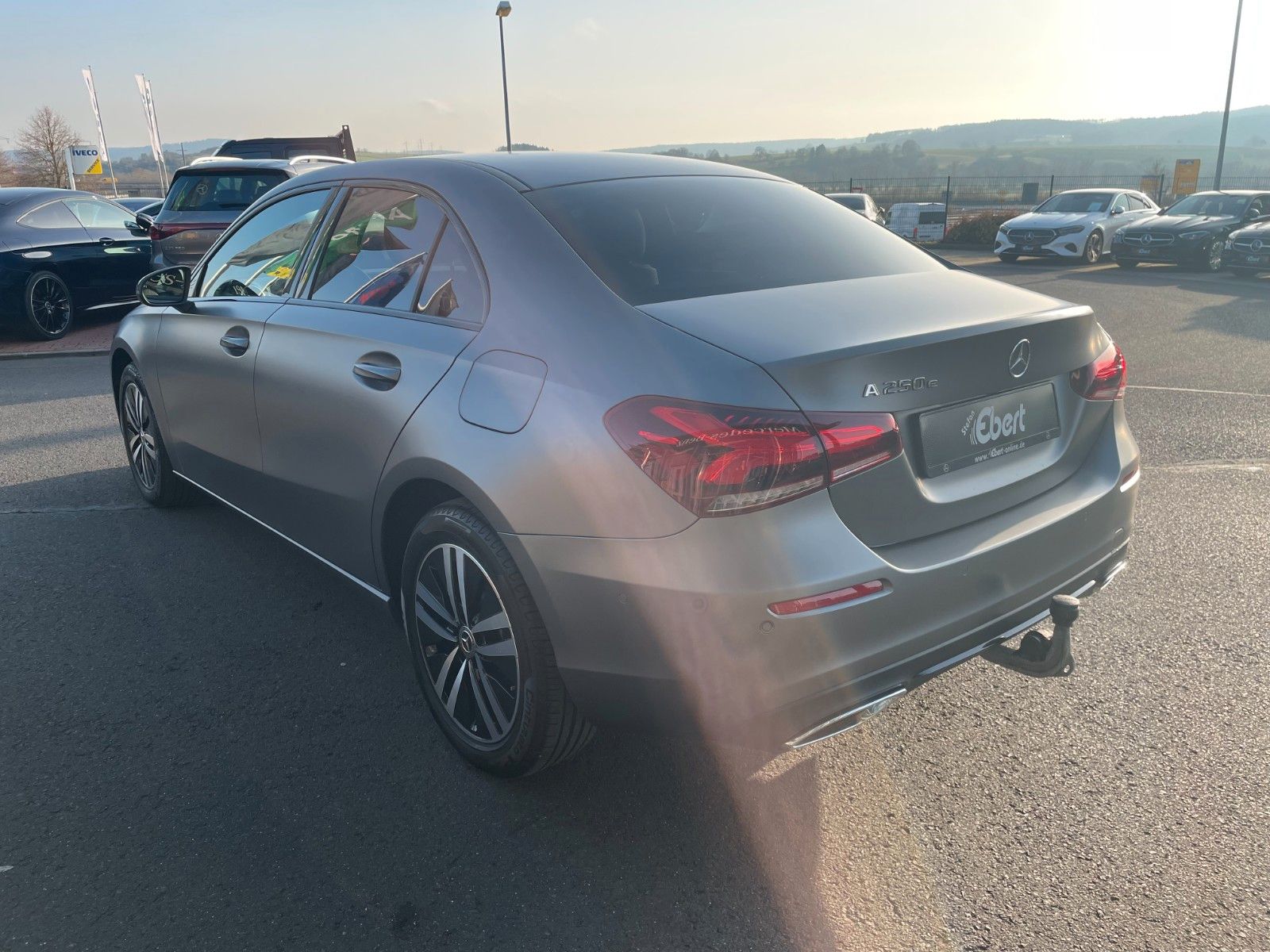 Fahrzeugabbildung Mercedes-Benz A 250e Progressive Night+AHK+Kamera+ILS+Ambiente