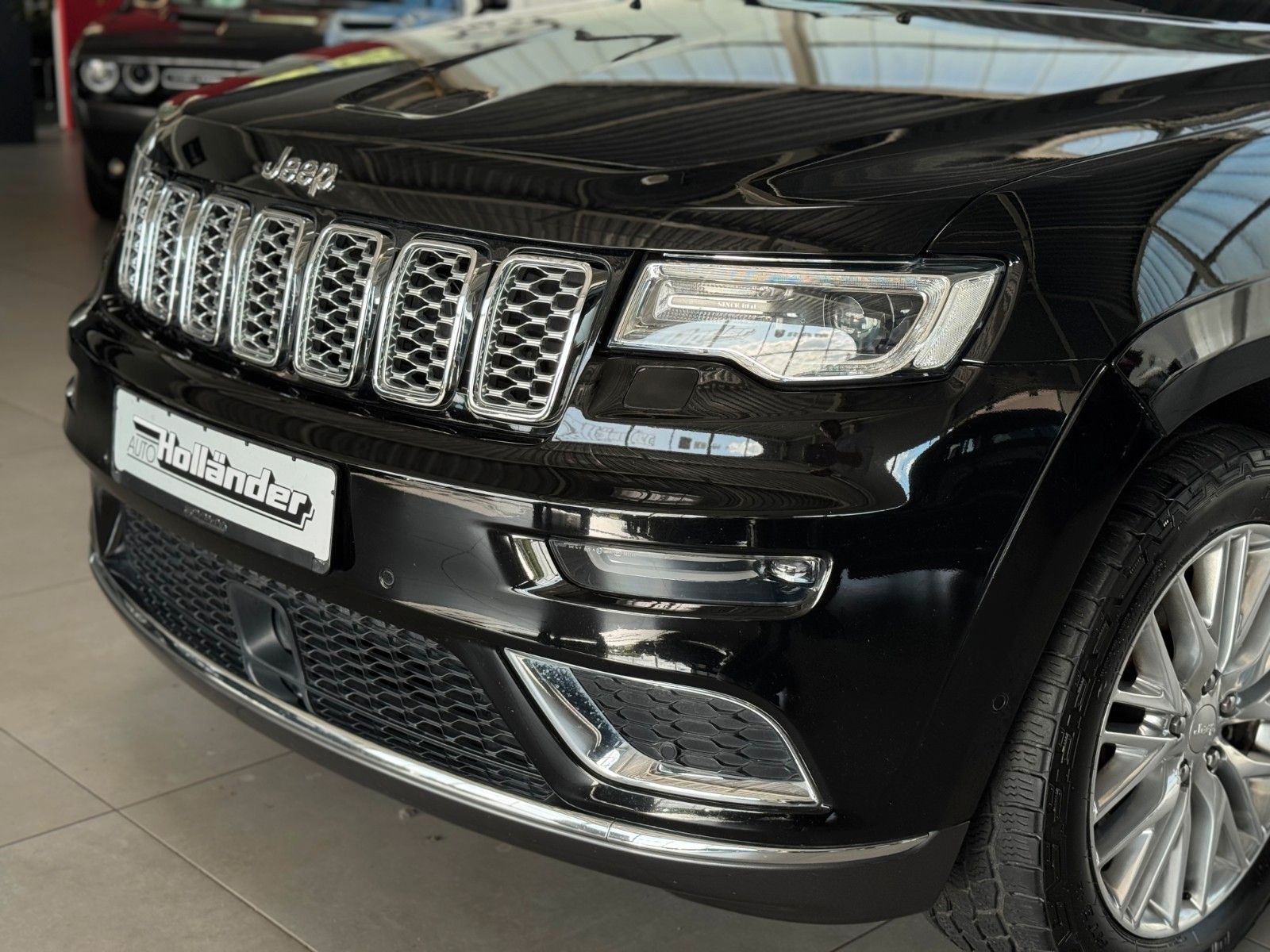 Fahrzeugabbildung Jeep Grand Cherokee 3.0 CRD Summit AHK Luft Pano