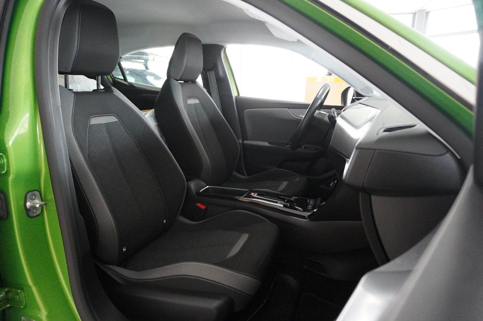 Fahrzeugabbildung Opel Mokka-e EDITION 3-PHASIG NAVI/LED/KAMERA/SH/DAB+