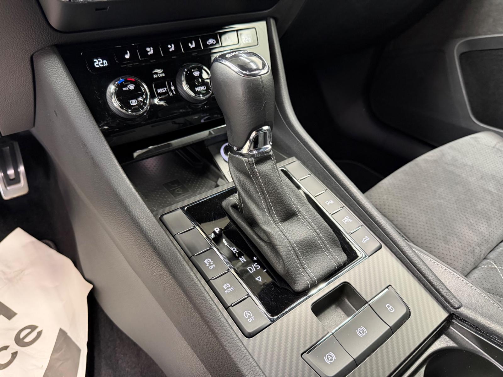 Skoda Superb Combi Sportline*AHK*Virtual*Amundsen