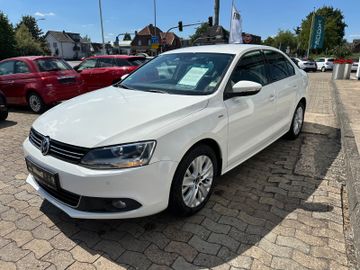 Fahrzeugabbildung Volkswagen Jetta VI 1.2 TFSI Life Navi
