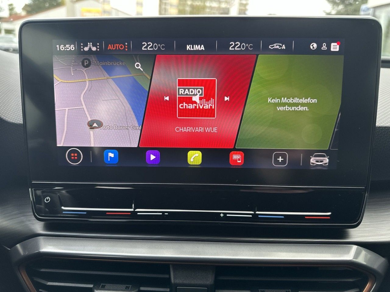 Fahrzeugabbildung CUPRA Leon 2.0 TSI 180 kW (245 PS) 7-Gang-DSG - mit KI generiert/bearbeitet