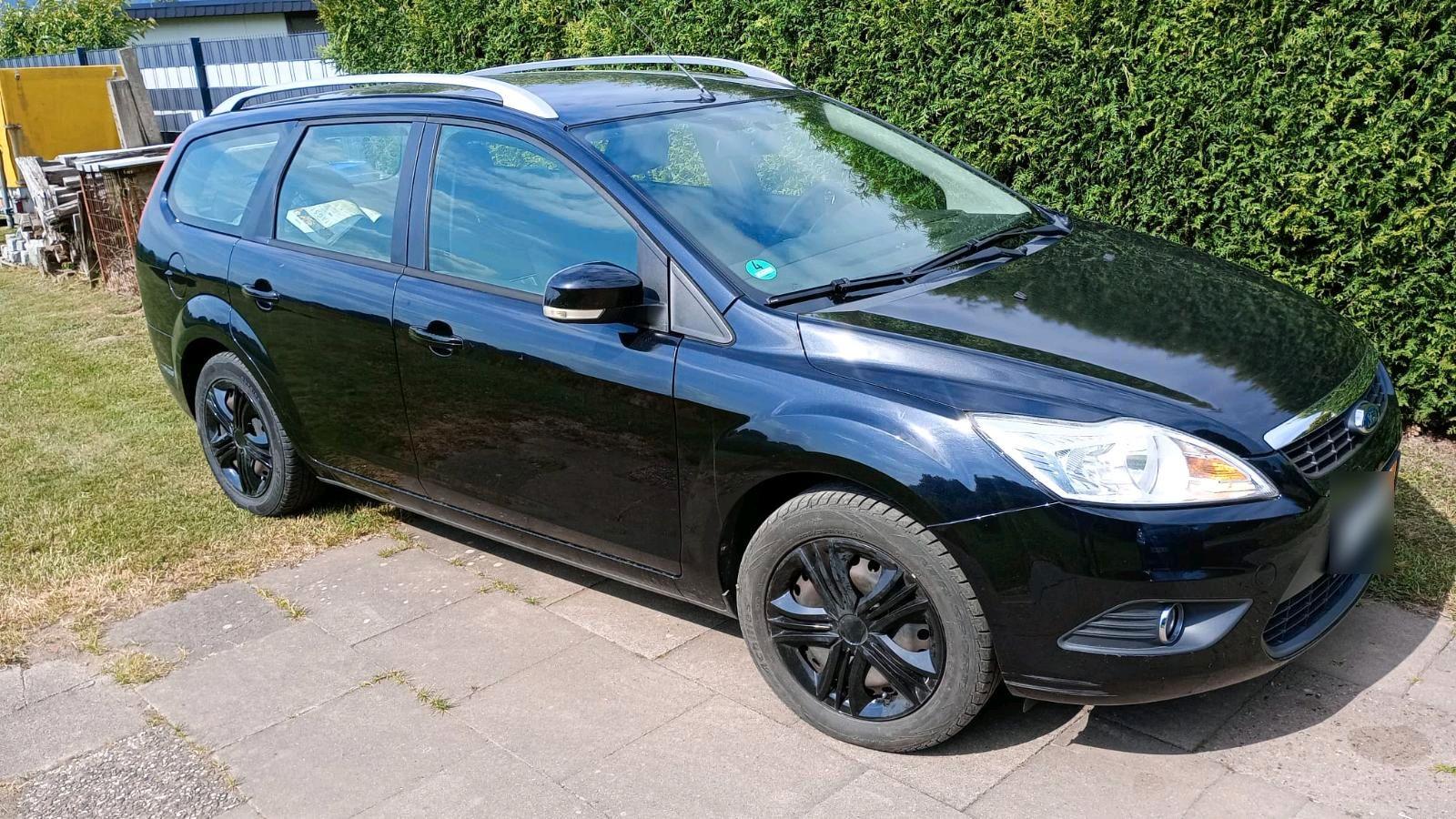 Ford Focus 2010 — салон