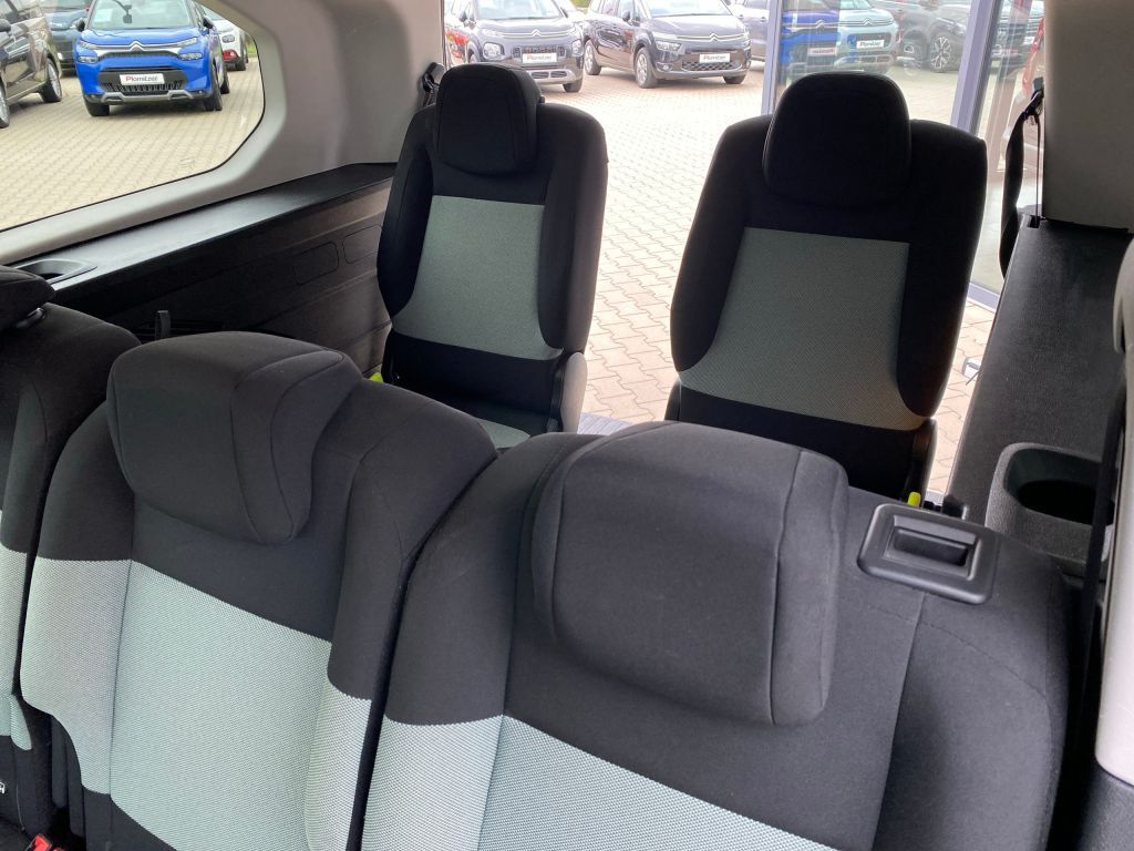 Fahrzeugabbildung Citroën Berlingo XL Benzin 110 FEEL *7-Sitzer*AZV*SHZ*