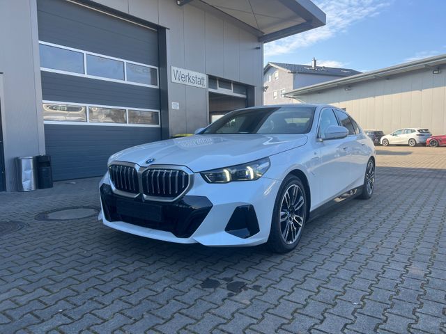 BMW 530e M Sport *HUD*LED*H&K*SHZB*INNOVATION*ACC*