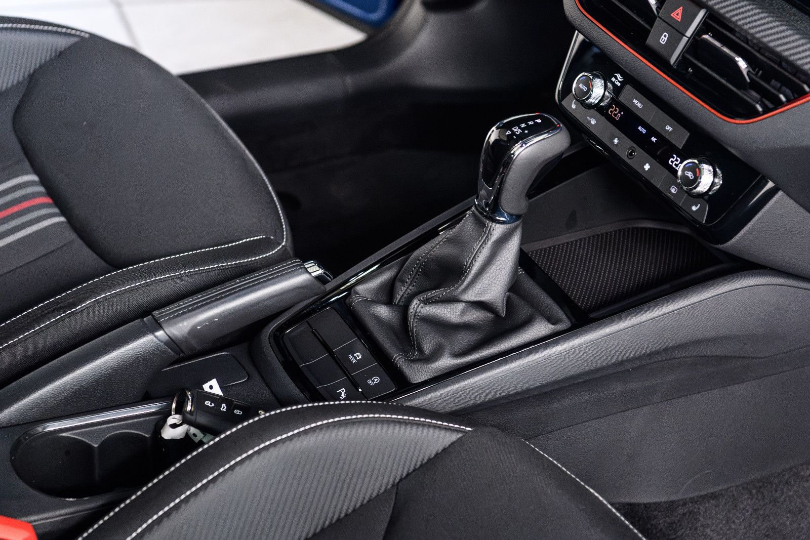 Fahrzeugabbildung SKODA Kamiq Monte Carlo + ACC + KAMERA + PANO + AHK