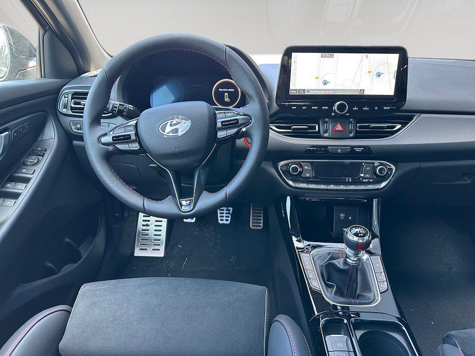 Fahrzeugabbildung Hyundai i30 1.5T 140PS N LINE Sitz-Paket Panoramadach