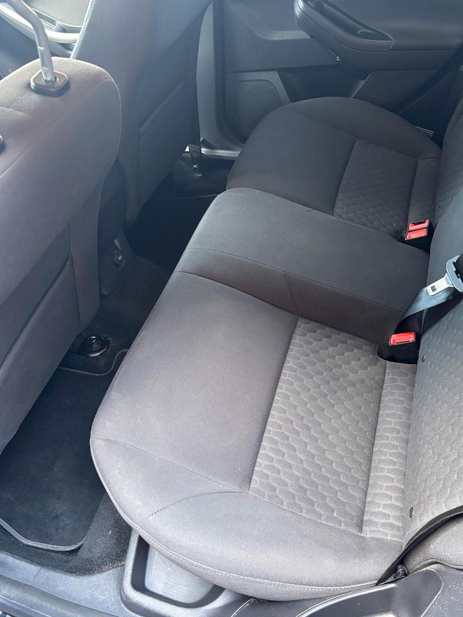 Ford Focus 2013 — interior