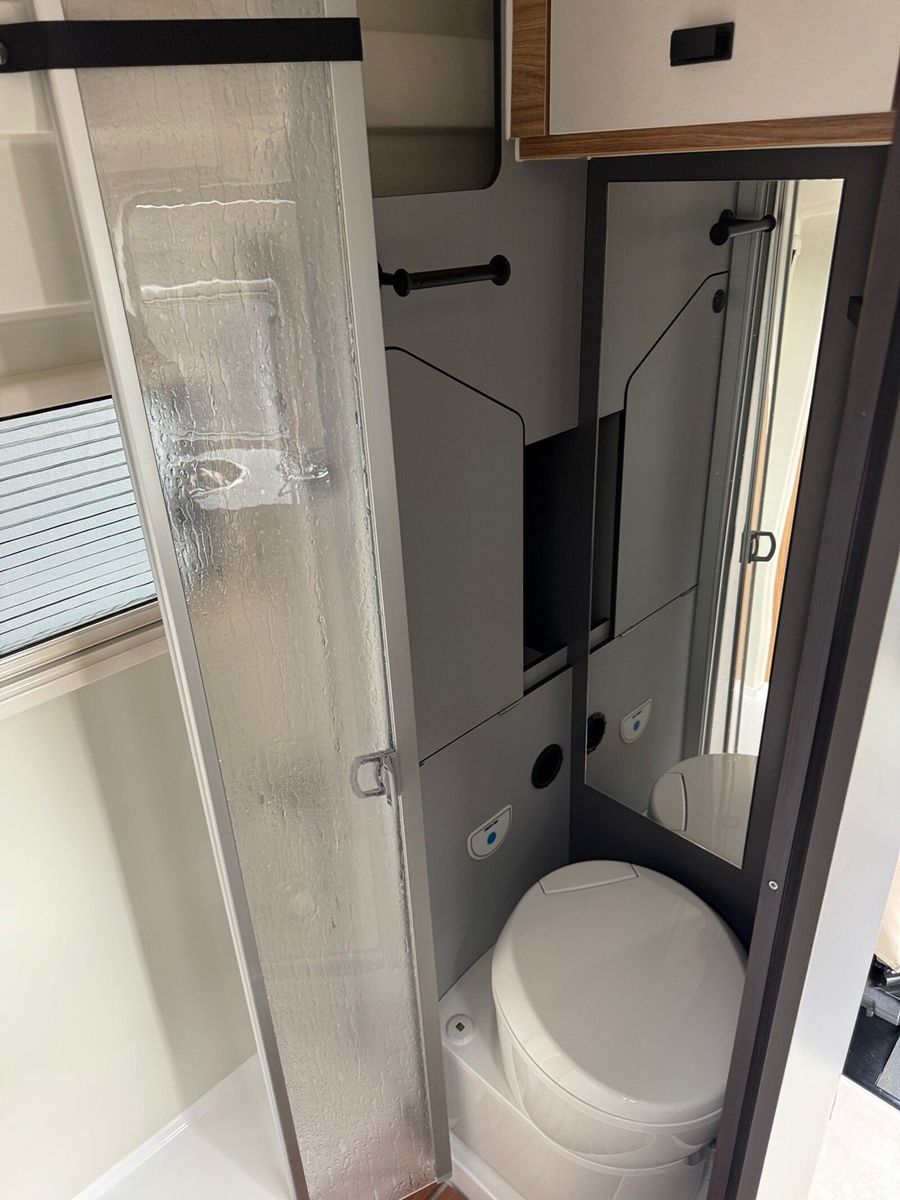 Fahrzeugabbildung Karmann Dexter 4x4 DE 570 AW Klima, RFK, Heizung 4KW