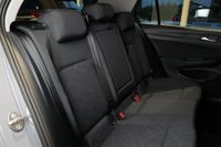 Volkswagen Golf VIII 1.0eTSI DSG Life StdHz Navi ACC Led