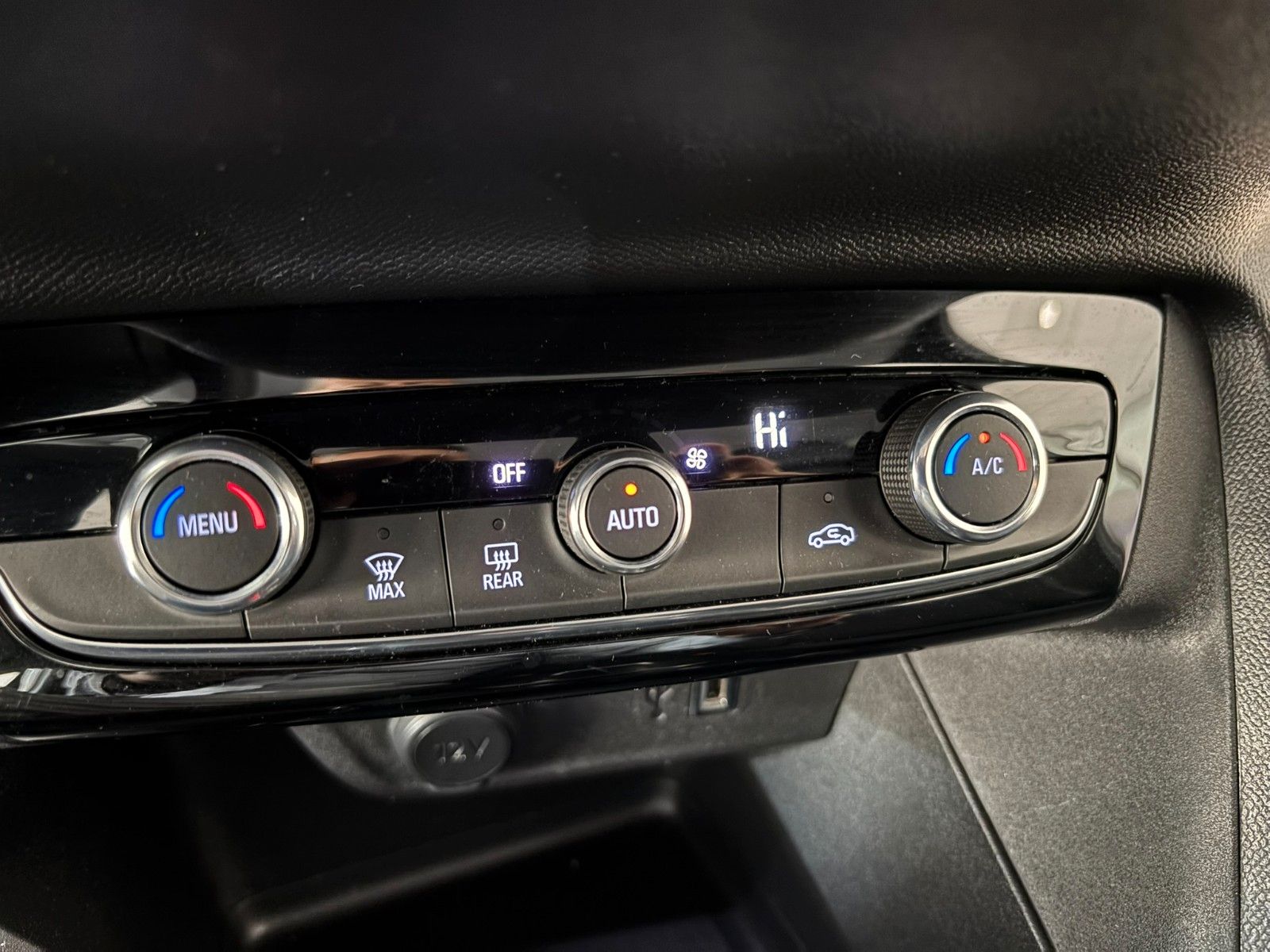 Fahrzeugabbildung Opel Corsa-e F ELEGANCE 3-PHASIG NAVI/LED/KAMERA/DAB+