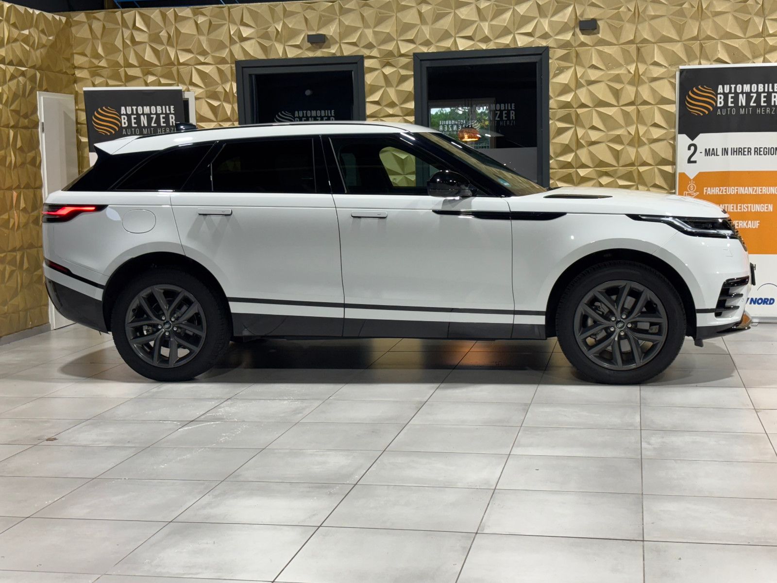 Fahrzeugabbildung Land Rover Range Rover Velar R-Dynamic/KAMERA/Design-Paket