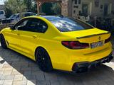 BMW M550i xDrive VOLL HeadUP Massage B&W Alcantara - BMW M550 von privat