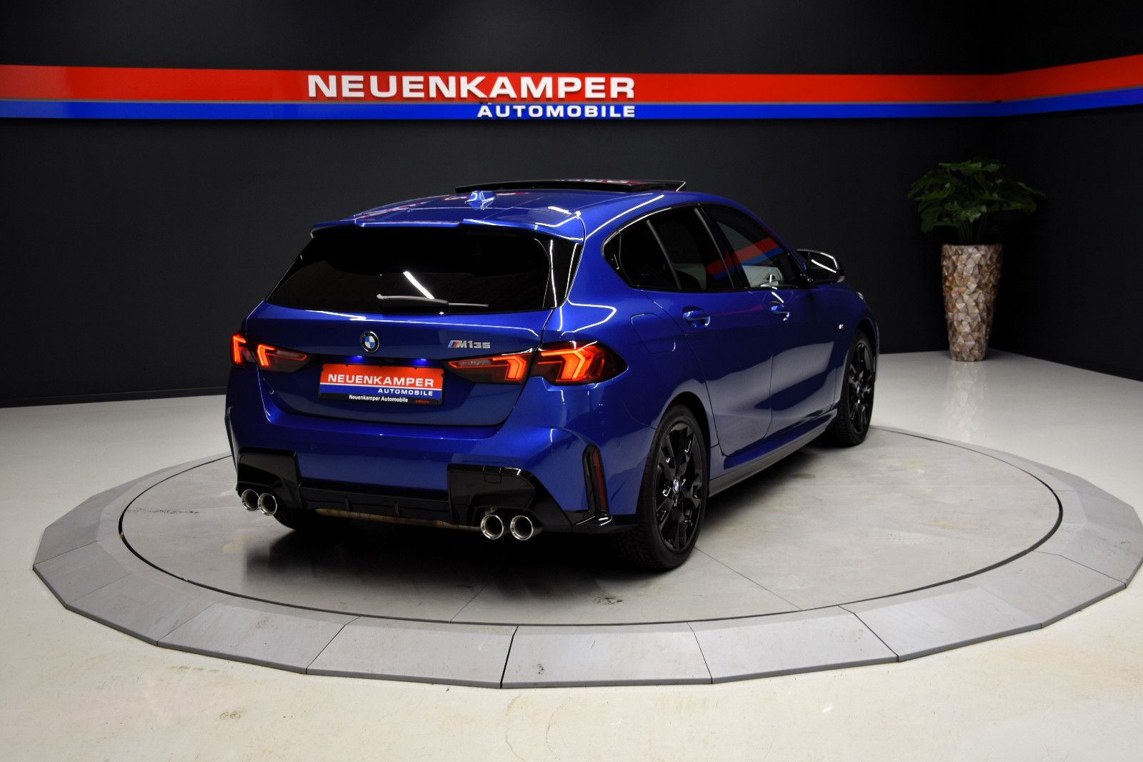 Fahrzeugabbildung BMW M135i xDrive Panorama HeadUp h/k Memory ACC