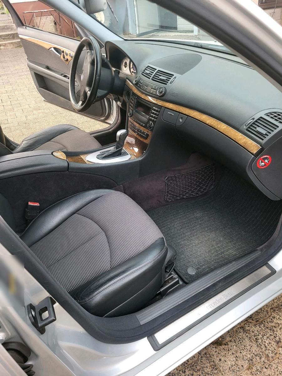 Mercedes-Benz E320 2006 — photo 7