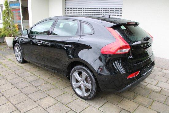 Volvo V40 T2 Momentum  LED Navigation Klimaautomatik P