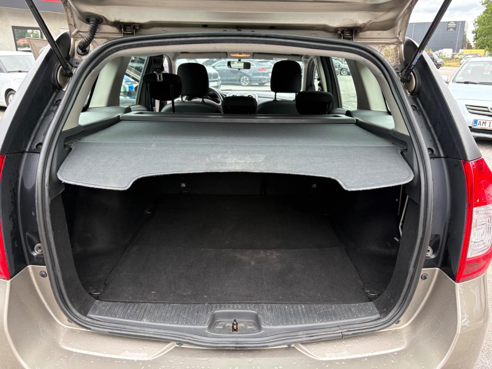 Dacia Logan 2015 — photo 10