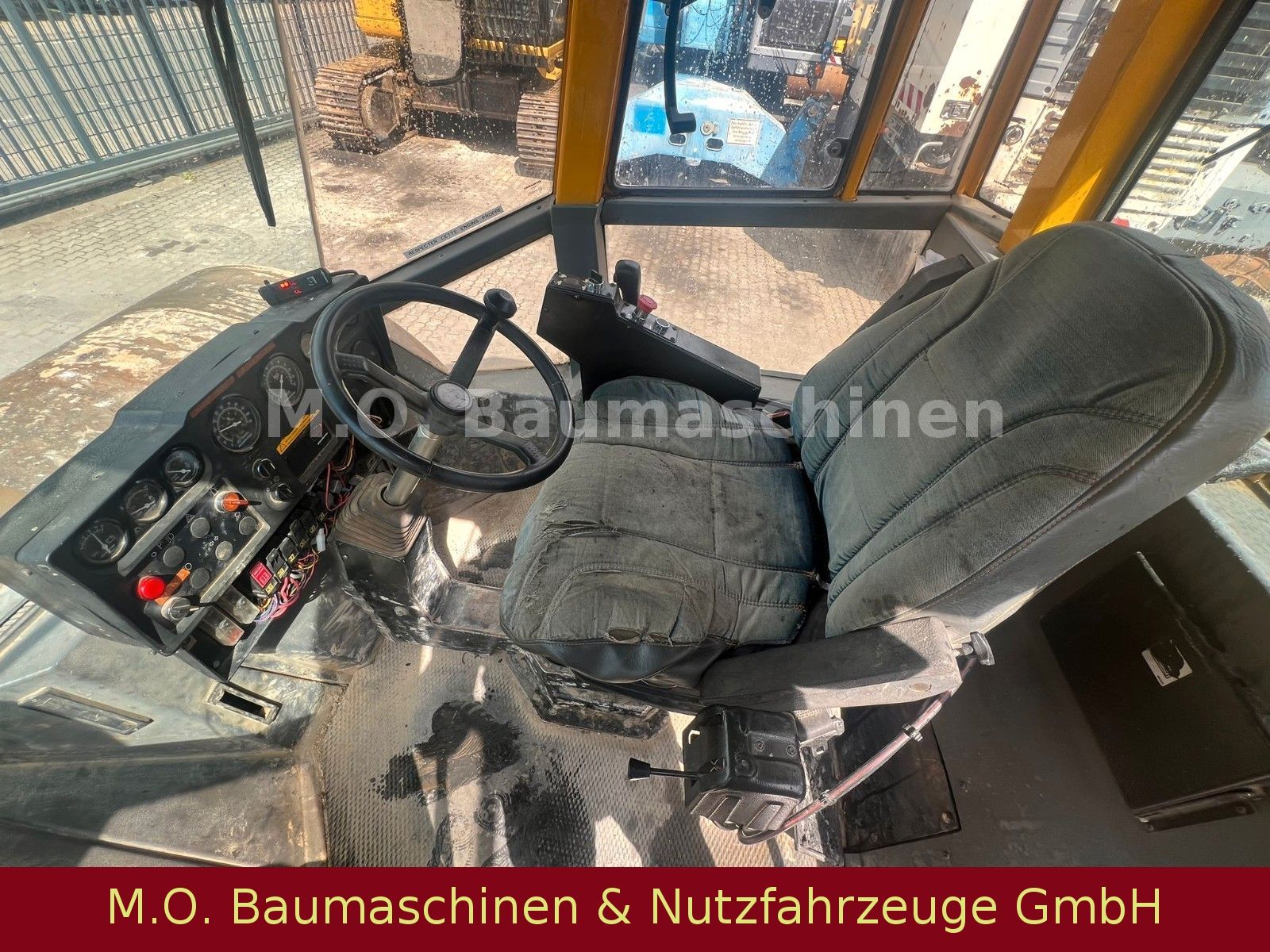 Fahrzeugabbildung Dynapac CA 302 D / Walzenzug / 12,5 t /