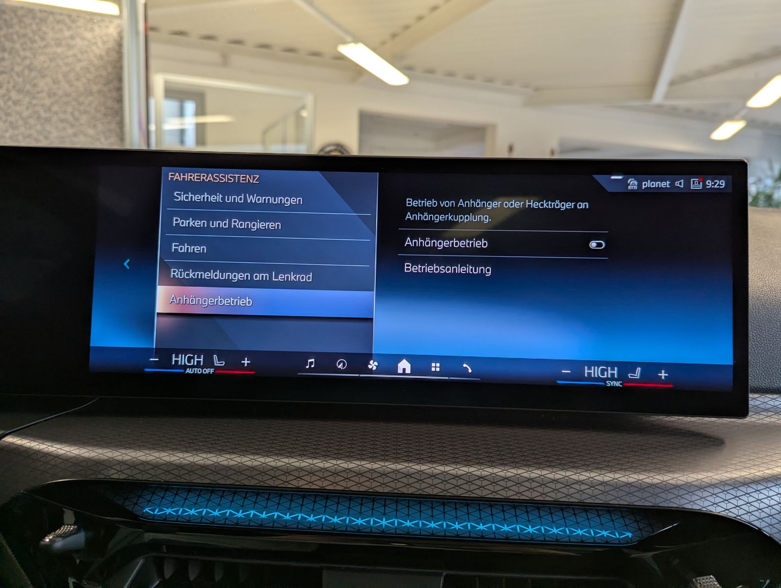 BMW 330 d xD M-Sport Pano LED-adaptiv ACC AHK - Image 34