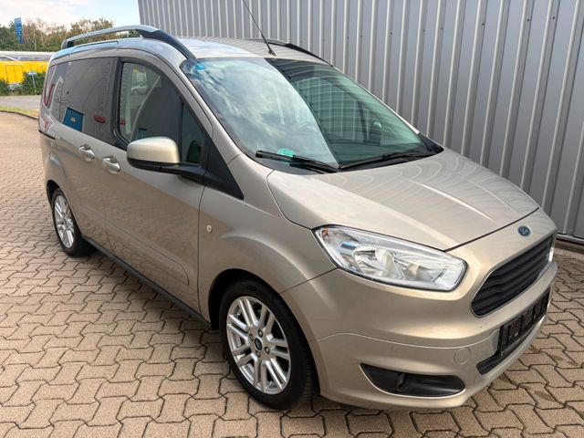 FORD Tourneo Courier Titanium — Bild 5