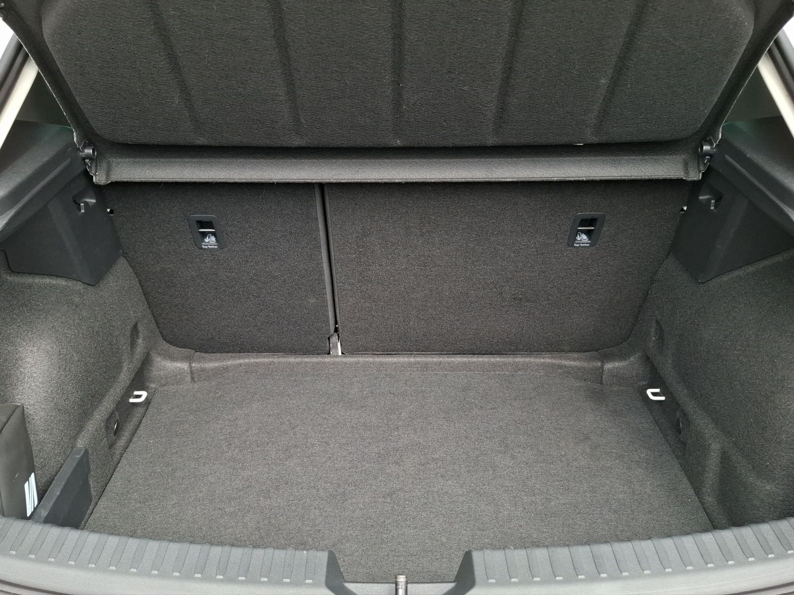 Fahrzeugabbildung SEAT Leon TSI Style LED CarPlay ACC RFK SH