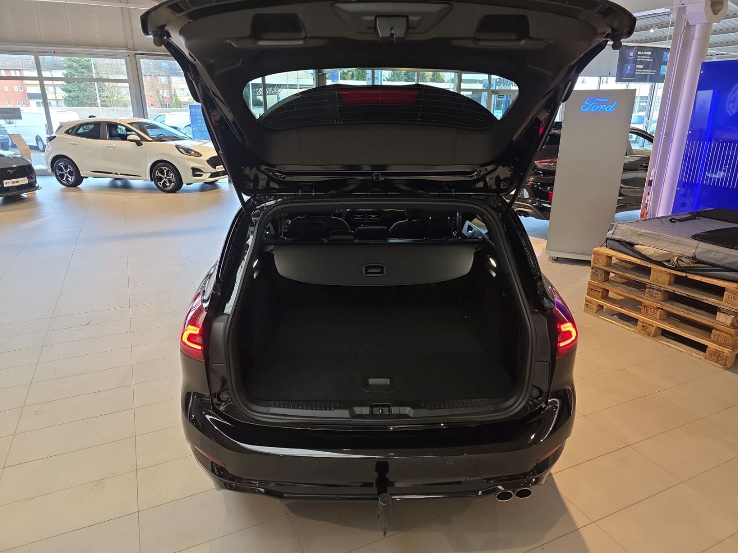 Fahrzeugabbildung Ford Focus Turnier ST-Line GJR Navi LED ACC Apple Car