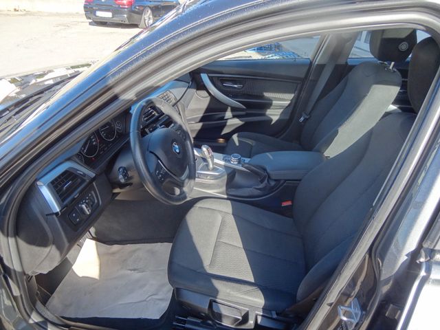 Fahrzeugabbildung BMW 320i Kombi/Pano/2.Hd/Navi/AHK/LED/PDC/