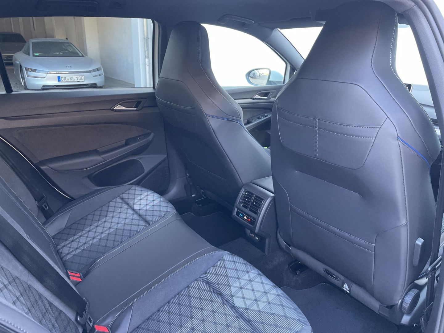 Golf Variant VIII 1.5 eTSI DSG R-Line AHK/Kamera