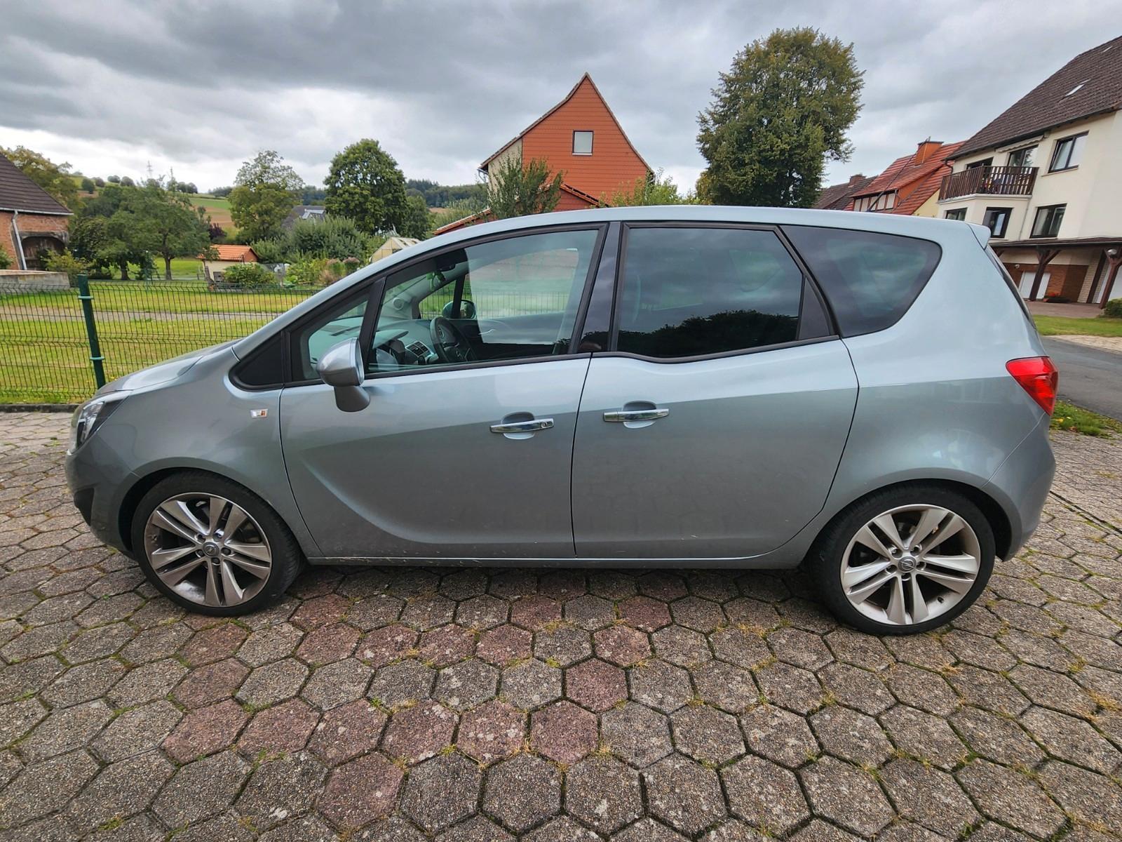 Opel Meriva 2012 — interior