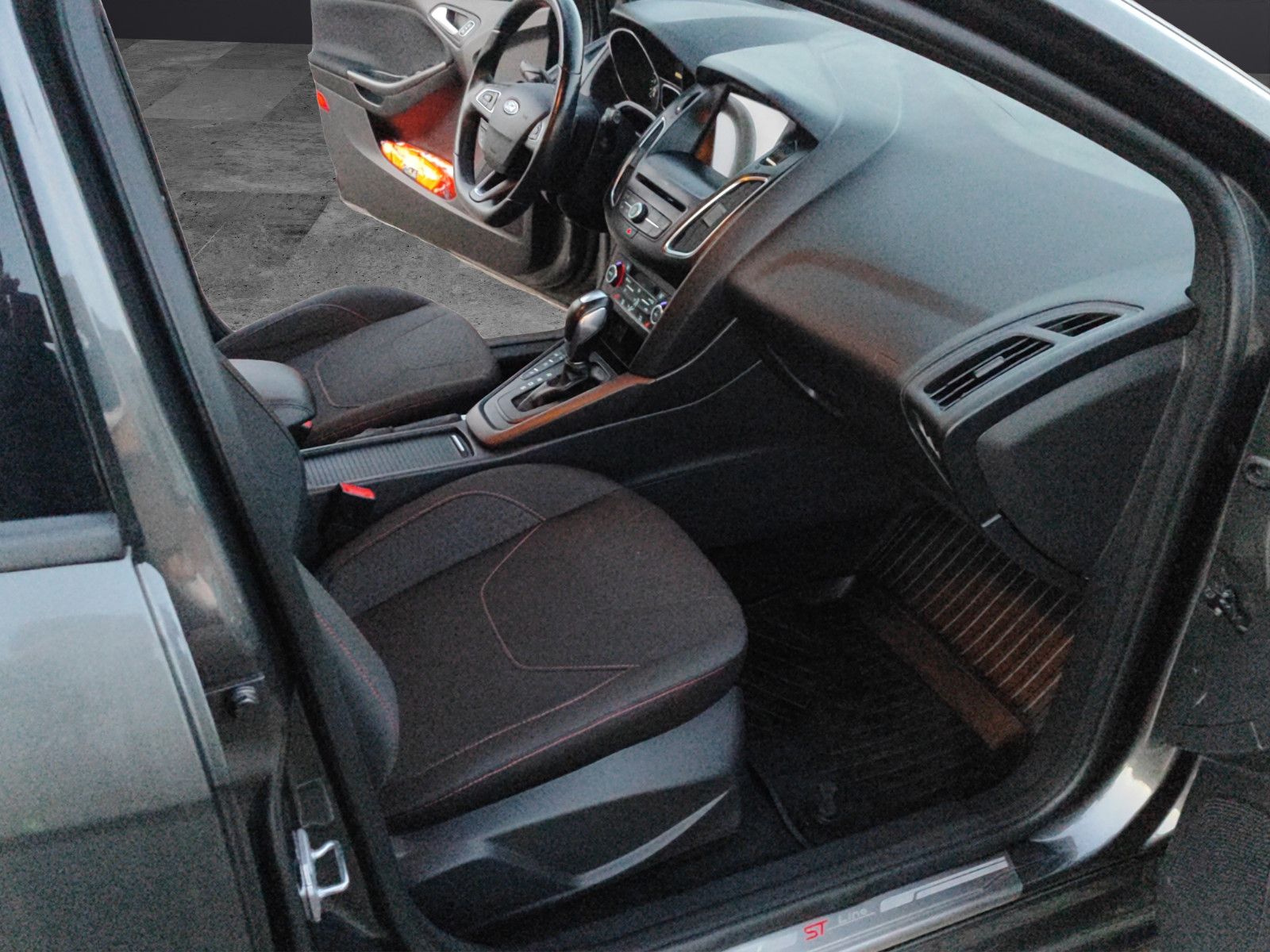 Fahrzeugabbildung Ford Focus Turnier ST-Line*Navi*SitzHZ*LenkradHZ*Blth