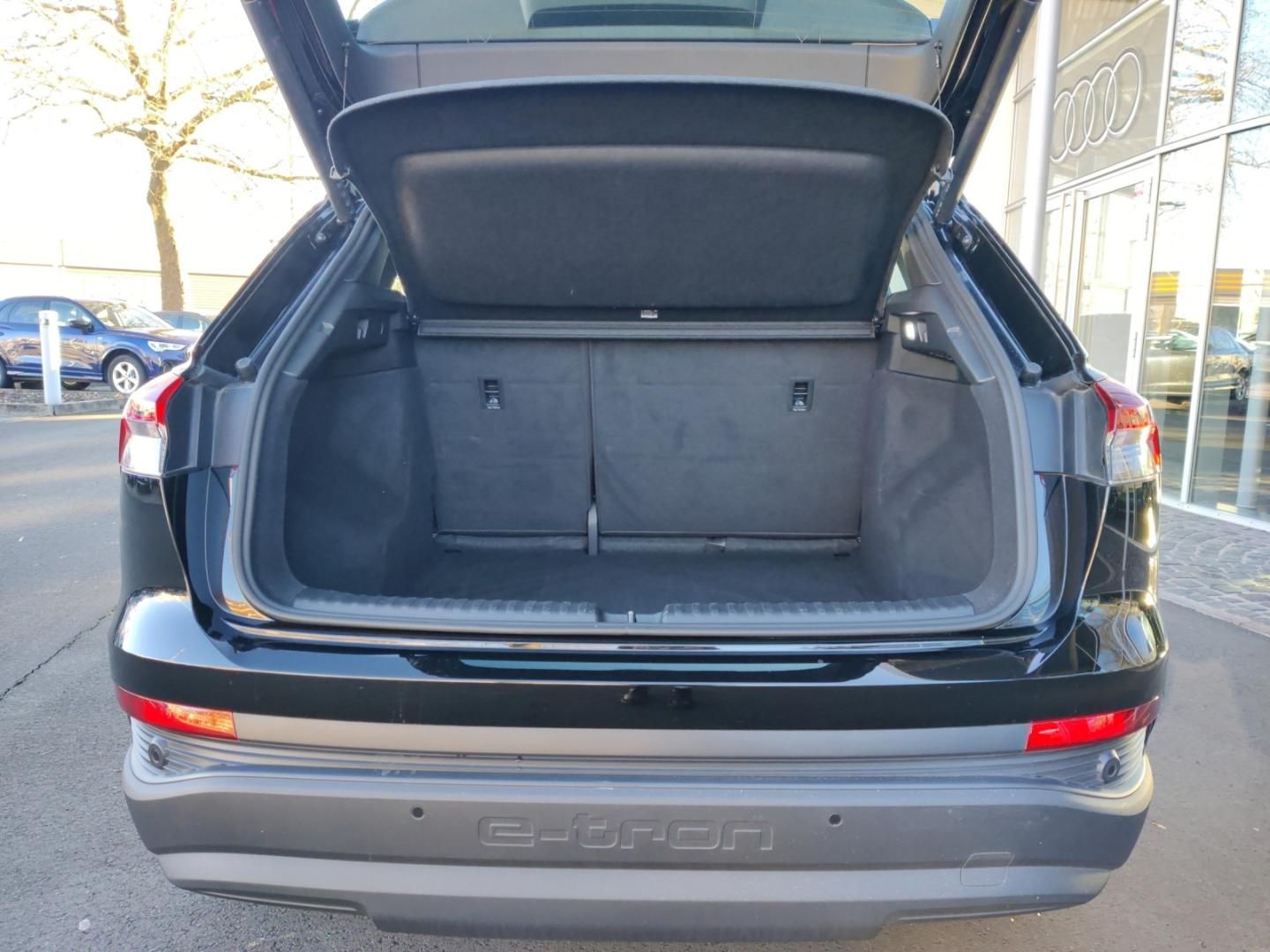 Fahrzeugabbildung Audi Q4 e-tron 40 S Line Matrix Navi Pano