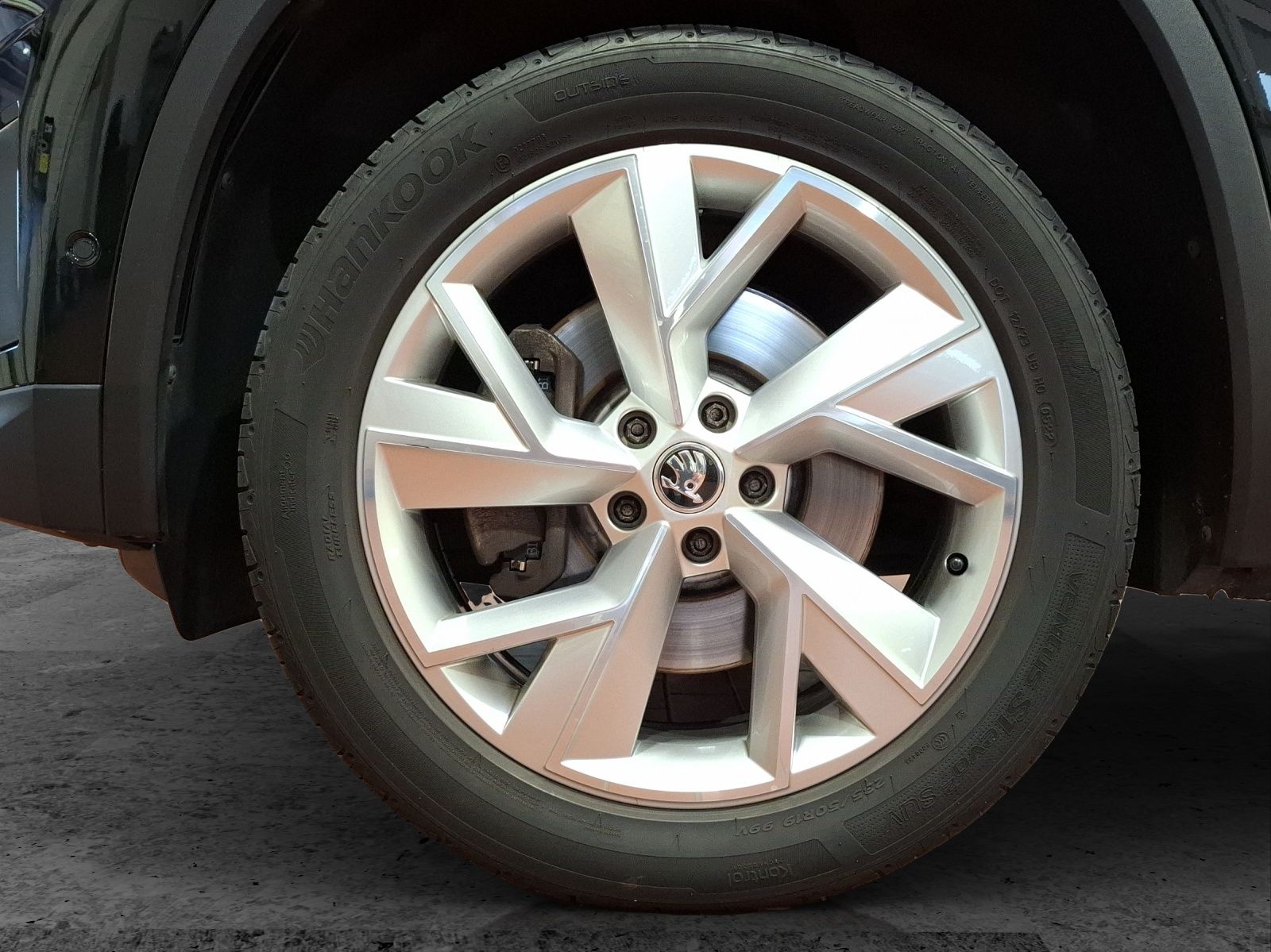 Fahrzeugabbildung SKODA Kodiaq TSI Tour DSG 4x4 Standhzg. Matrix AHK Nav