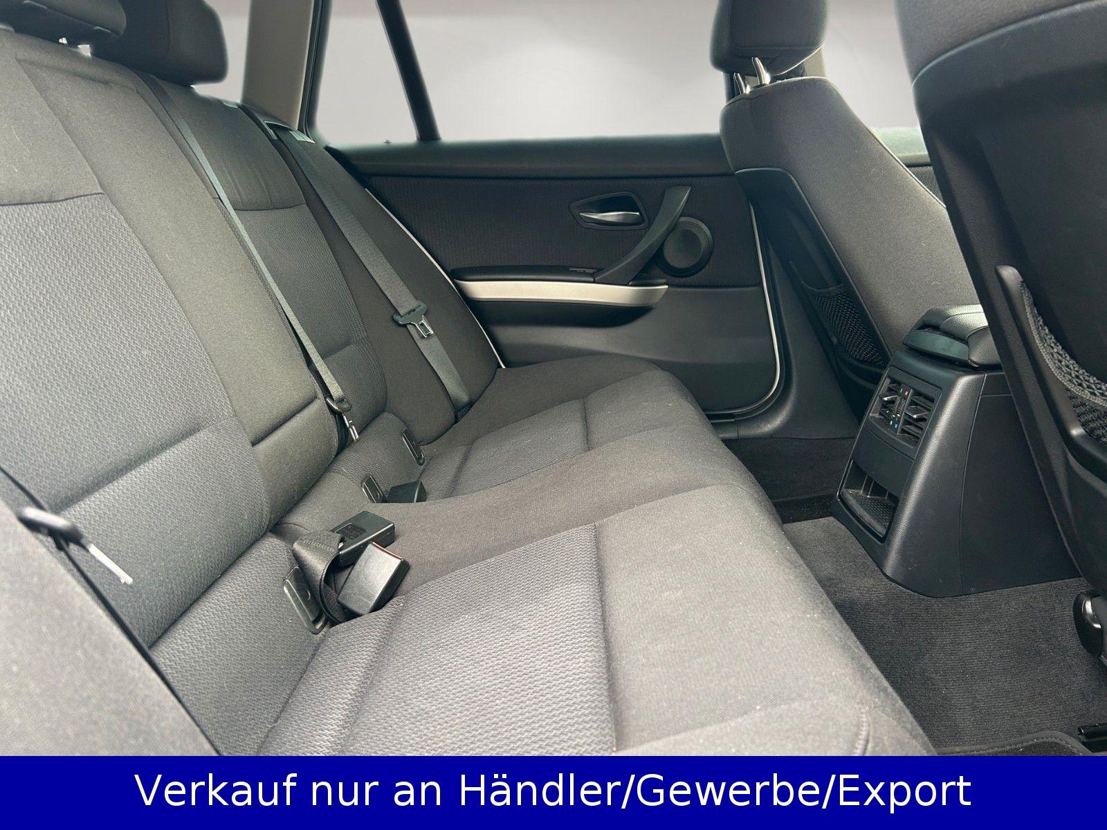 BMW 320 2011 — photo 12
