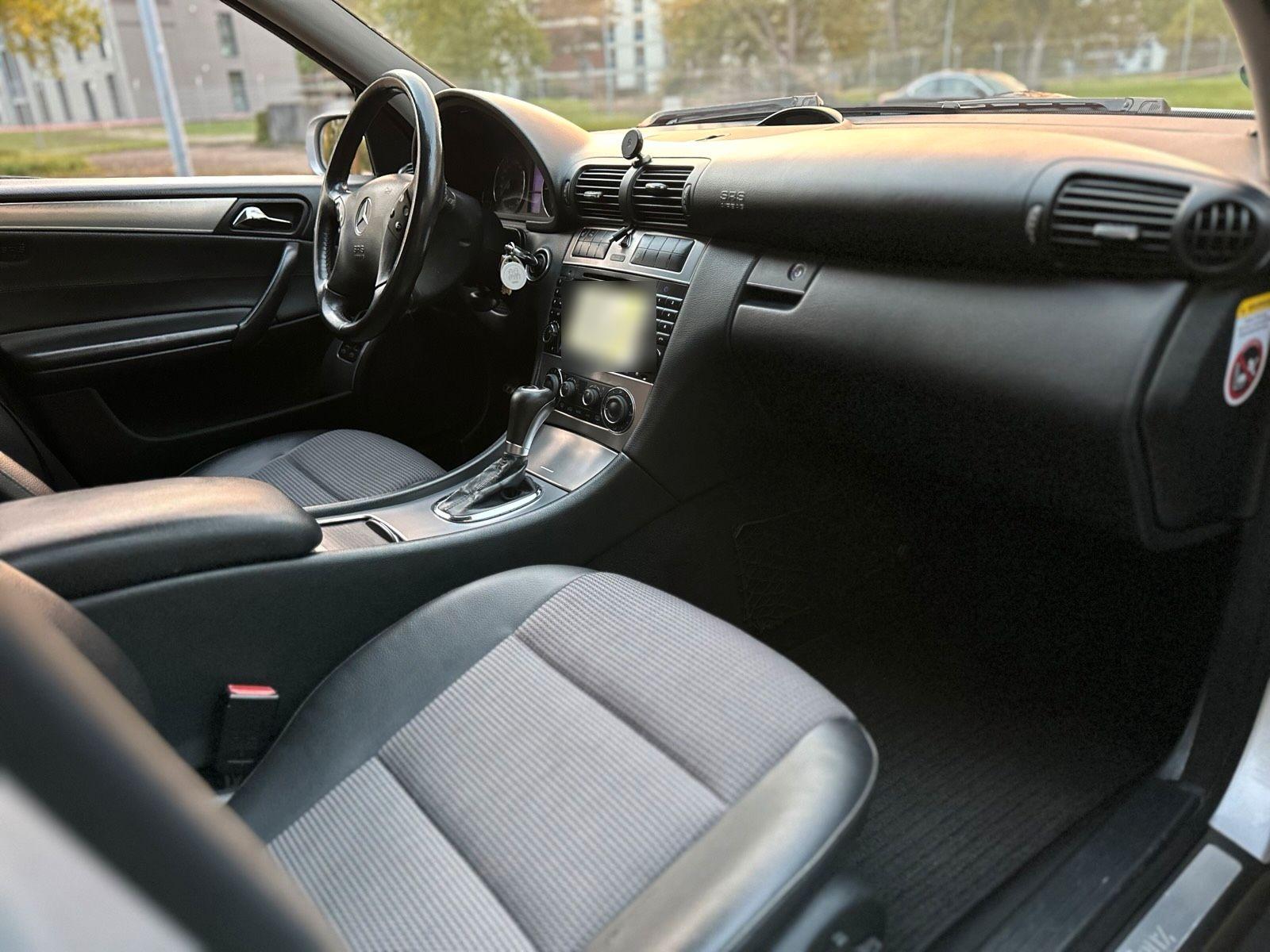 Mercedes-Benz C220 2006 — photo 12