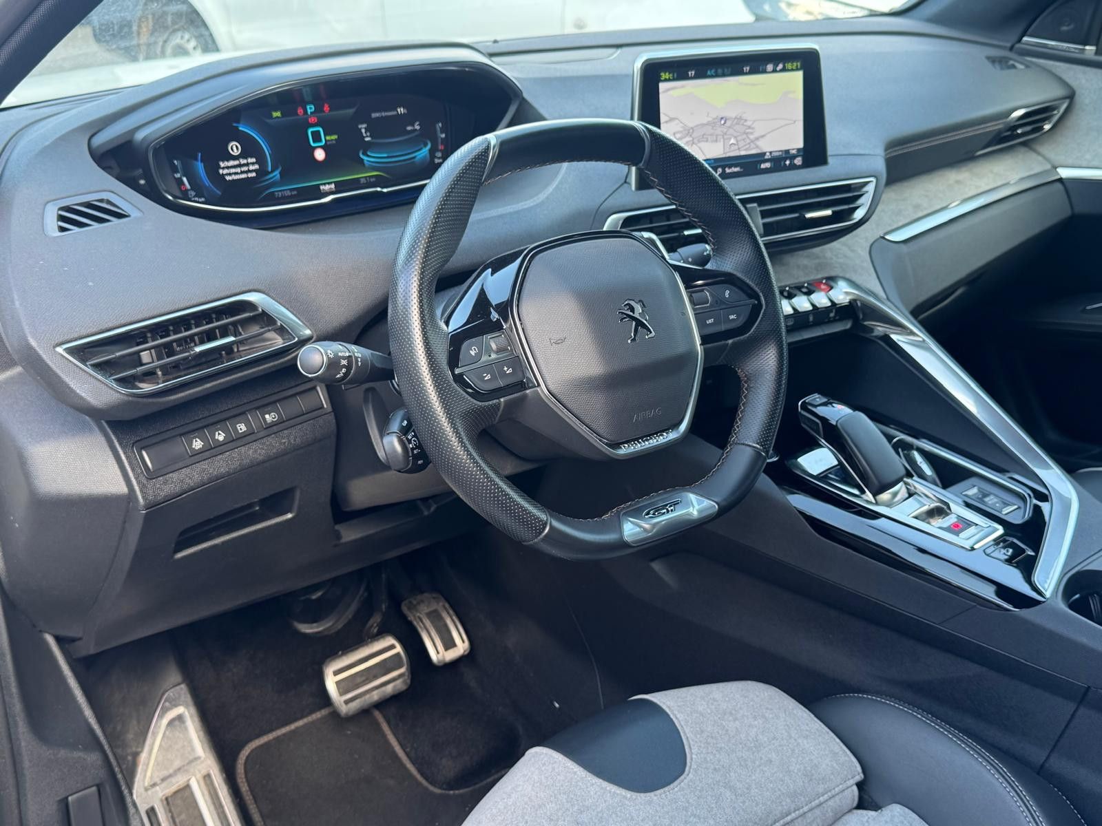 Fahrzeugabbildung Peugeot 3008 Hybrid4 300 GT LED+NAVI+KAM+SHZ+ACC+