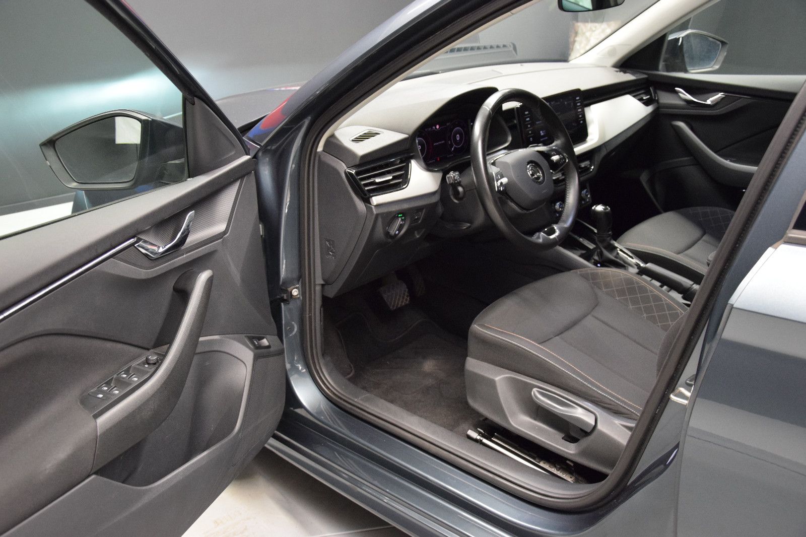 Fahrzeugabbildung SKODA Kamiq Ambition TDI DSG AHK Business Amundsen LED