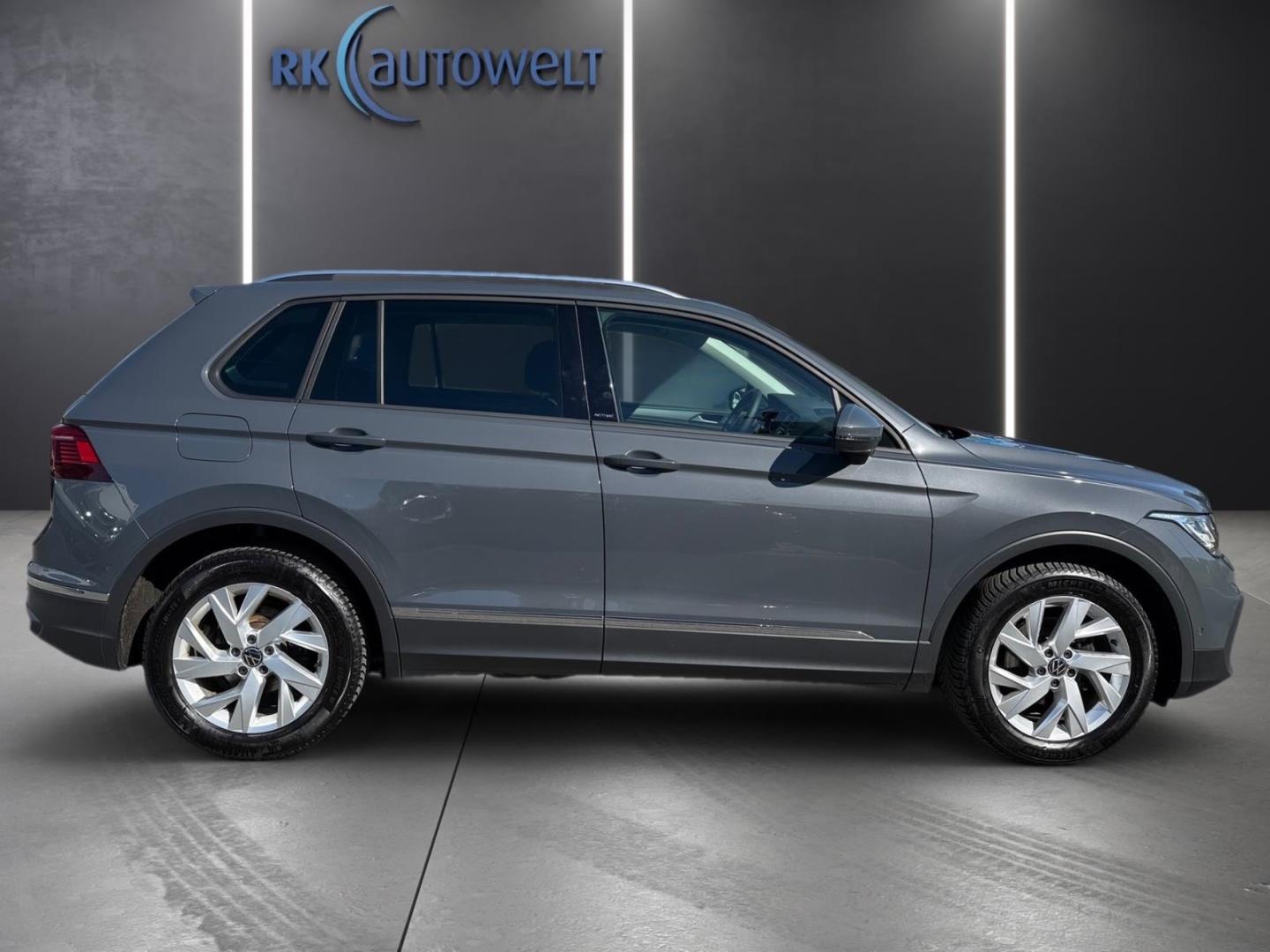 Volkswagen Tiguan Active 1.5 TSI StandHZG AHK-klappbar Navi, миниатюра 3