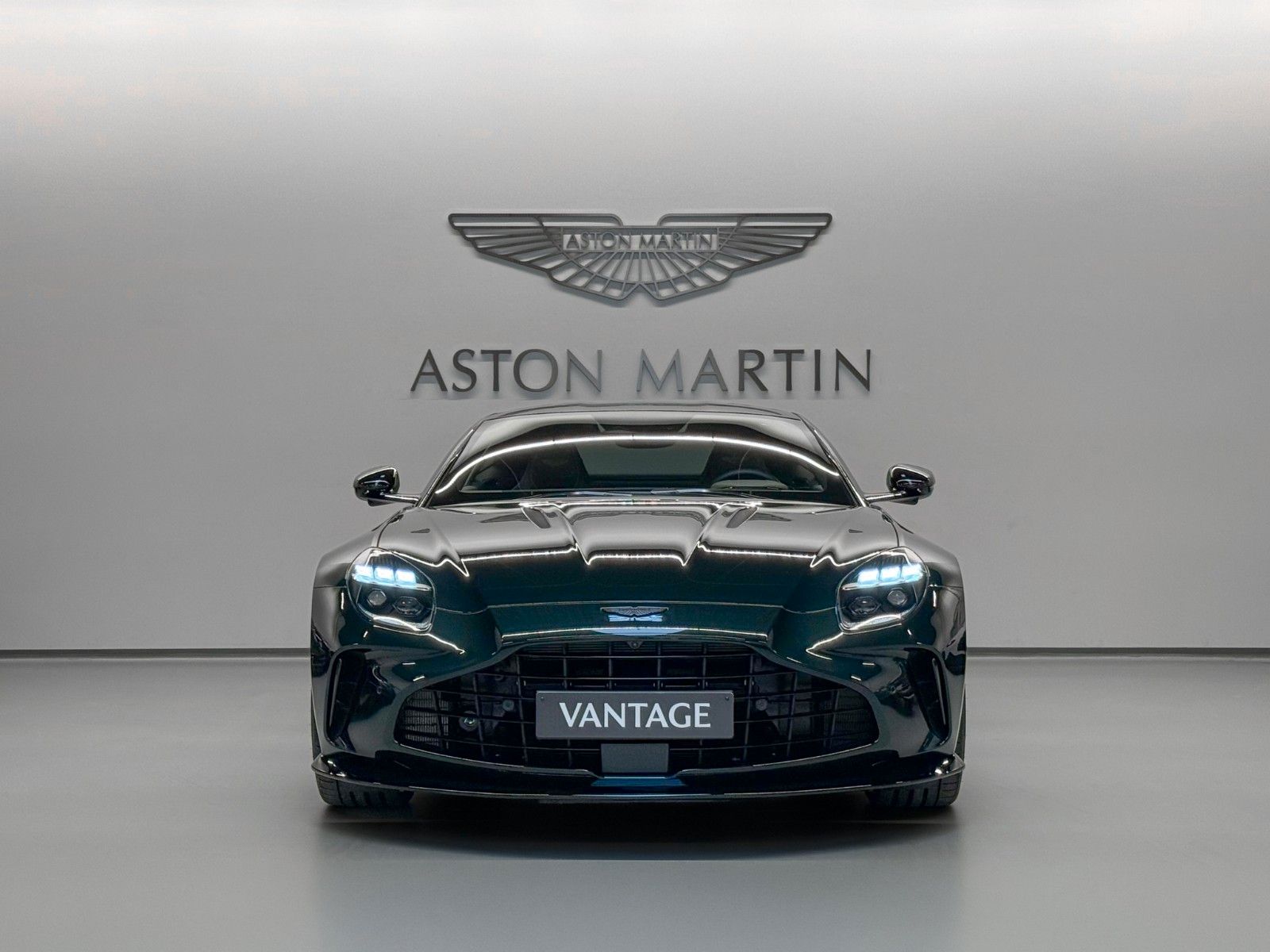 Aston Martin Vantage Coupe | MODELYEAR 2026 imagem 2