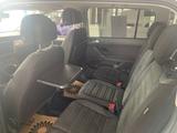Volkswagen Touran 2.0 TDi DSG Comfortline AHK Matr Ergo Kam - 7-Sitzer Vans