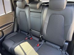 Fahrzeugabbildung Mercedes-Benz GLB 200 7G-DCT "Progressive" PANORAMA NIGHT NAVI