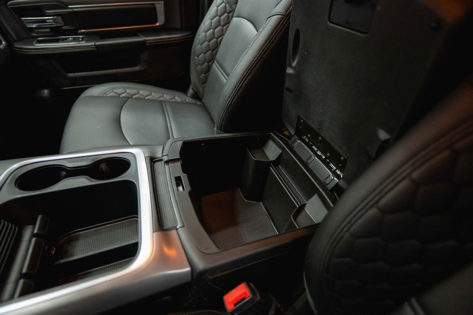 Fahrzeugabbildung Dodge RAM 5.7 V8 HEMI 4x4 OFFROAD Night LONGBED *19%*