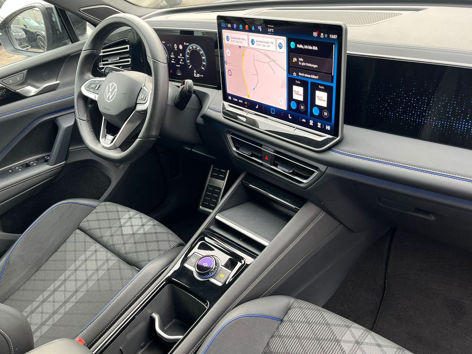 Fahrzeugabbildung Volkswagen Tiguan 2.0 TDI 4M R-Line PANO*H&K*AHK*MATRIX*20"