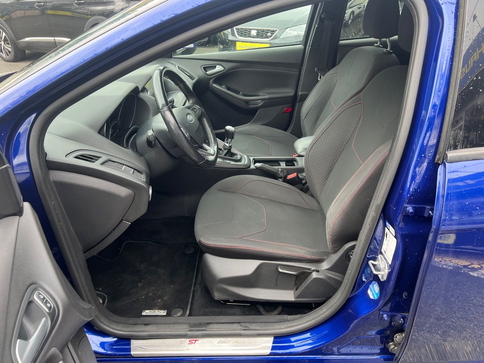 Fahrzeugabbildung Ford Focus Turnier 1.5 ST-Line *RÜCKFAHRKAMERA*