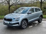 Skoda 1.5TSi DSG 130 Premium NAVI ACC PADACH LM18"AHK - Skoda Karoq: Sitzheizung