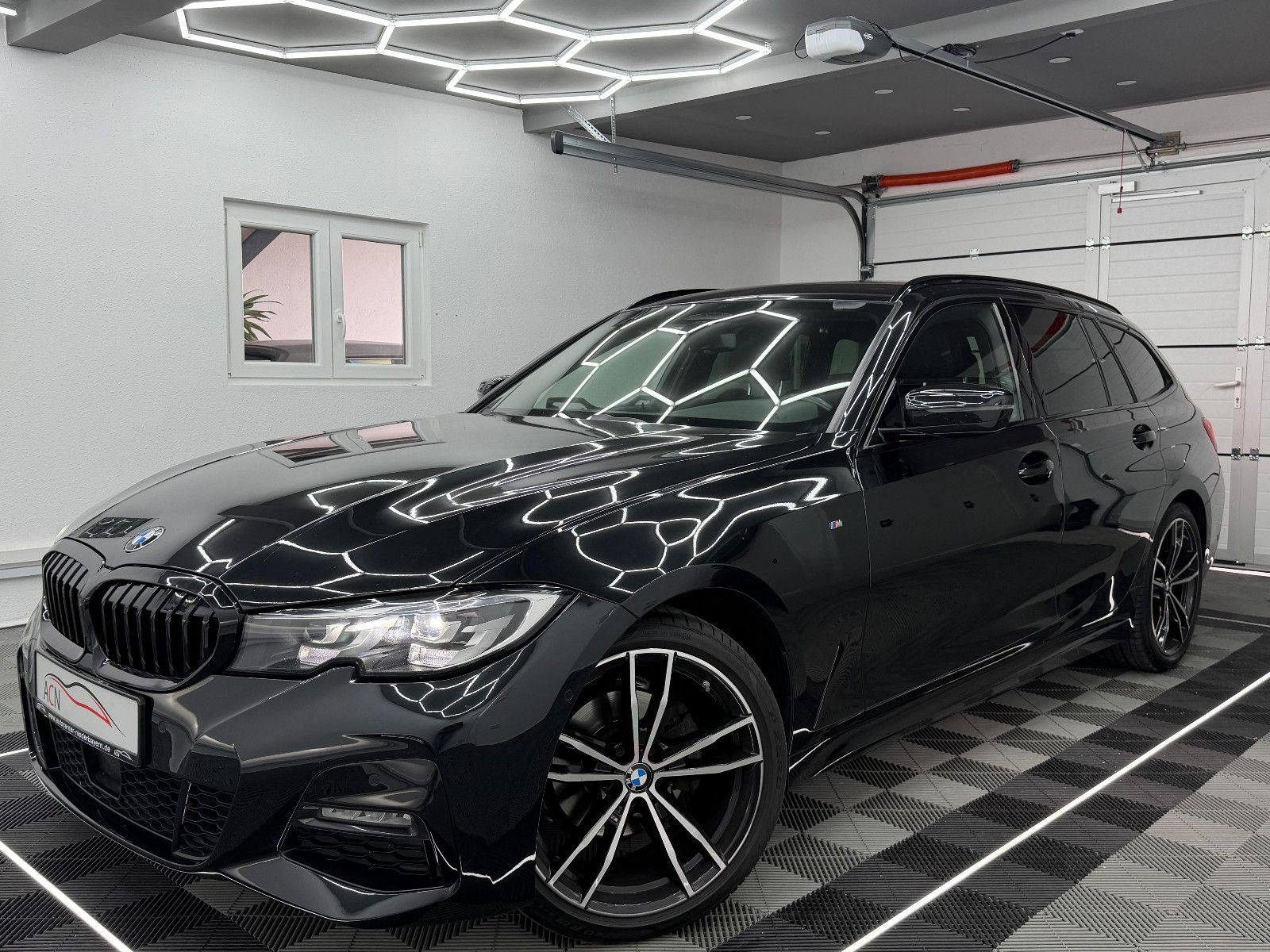 Fahrzeugabbildung BMW 320d xDrive M-SPORT/STZHG/AHK/DRIVING ASS+/DISPL