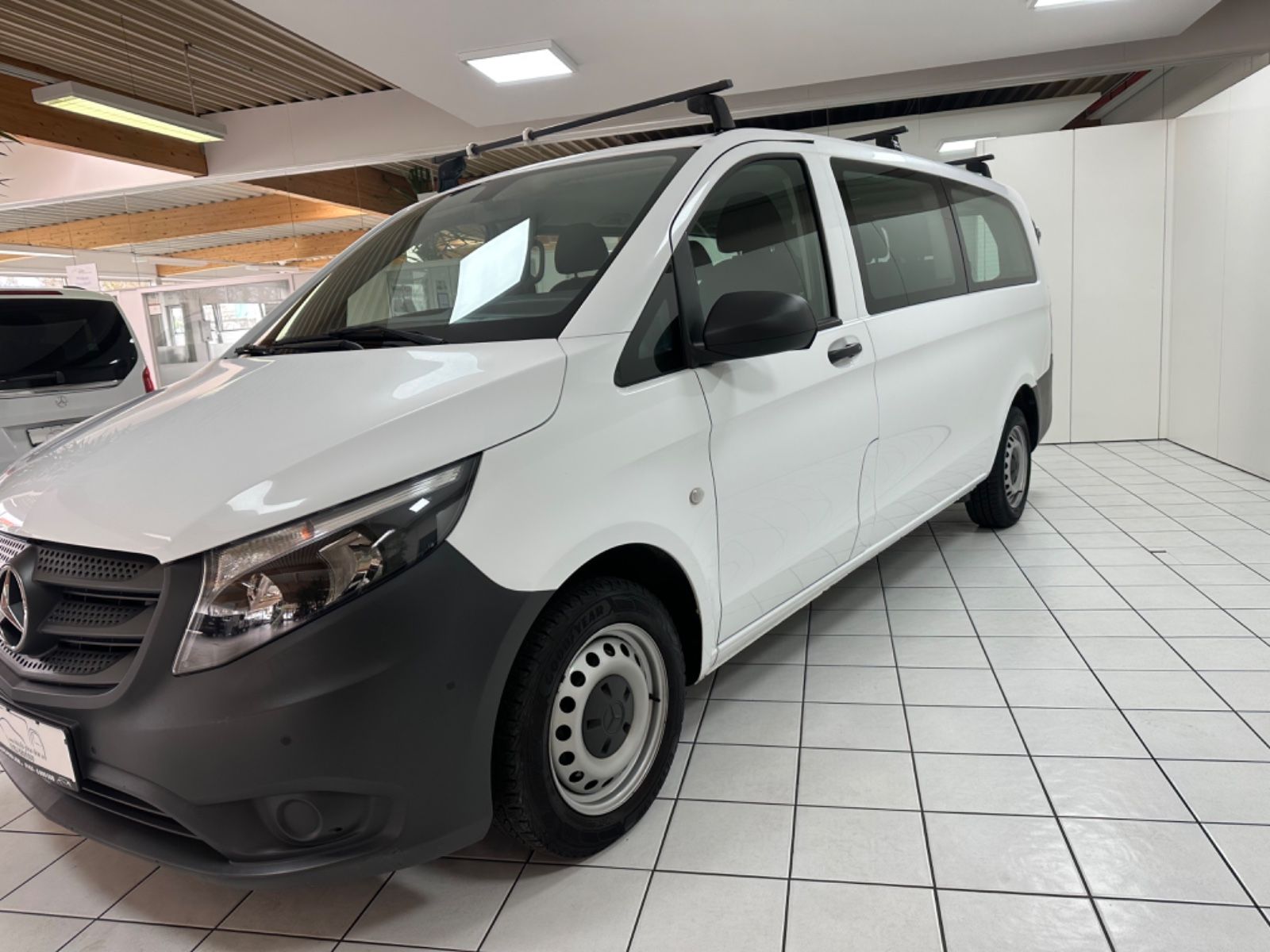 Fahrzeugabbildung Mercedes-Benz Vito Tourer Kombi 111CDI Pro FWD extralang