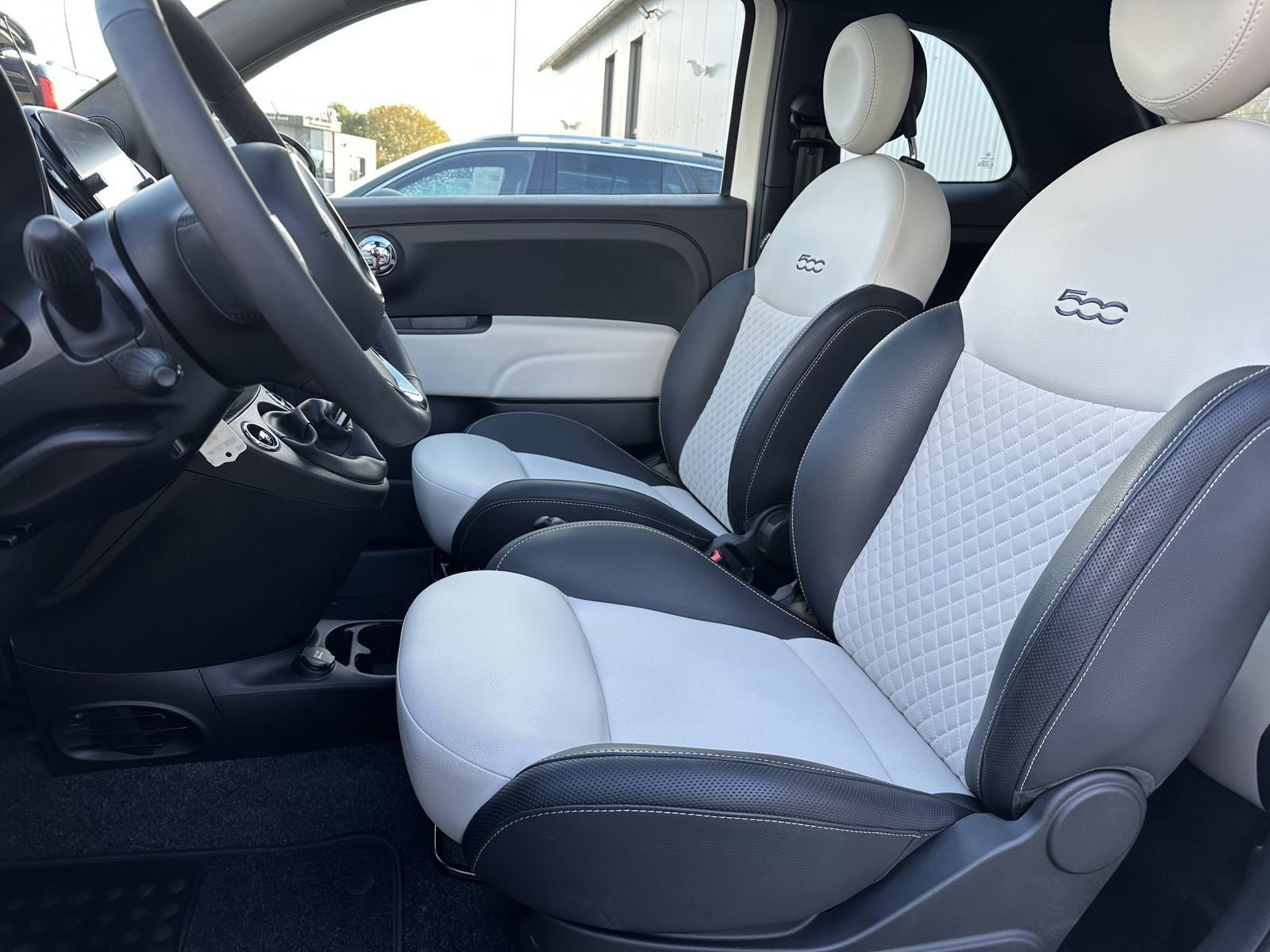 Fahrzeugabbildung Fiat 500 1.0 GSE Dolcevita PANORAMA+KOMFORT-PAKET+PP