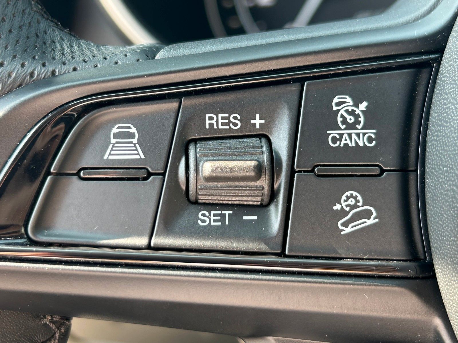 Fahrzeugabbildung Alfa Romeo Stelvio 2.0T Q4 Business Leder ACC Kam Bi-Xen BT