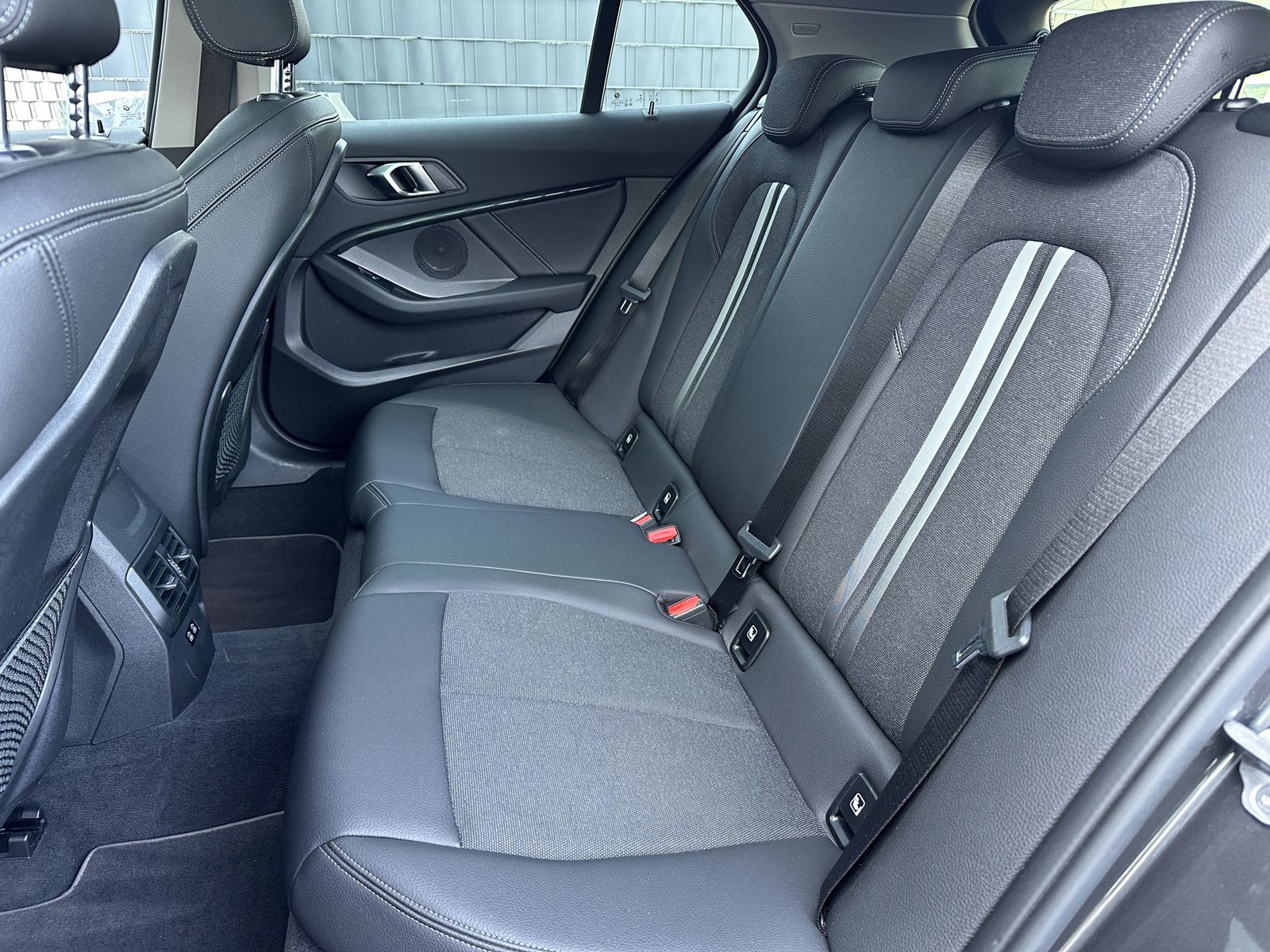 Fahrzeugabbildung BMW 120d Sport Line Aut. LED+PANO+KAMERA+17OLL