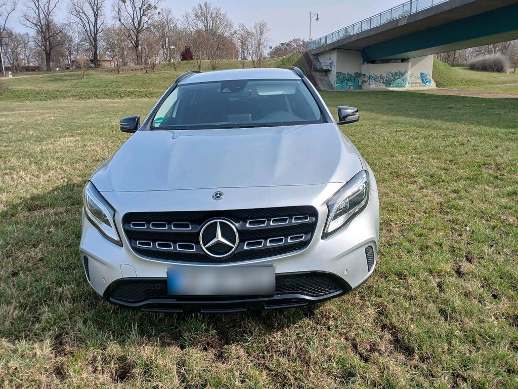 Image of Mercedes-Benz GLA 200